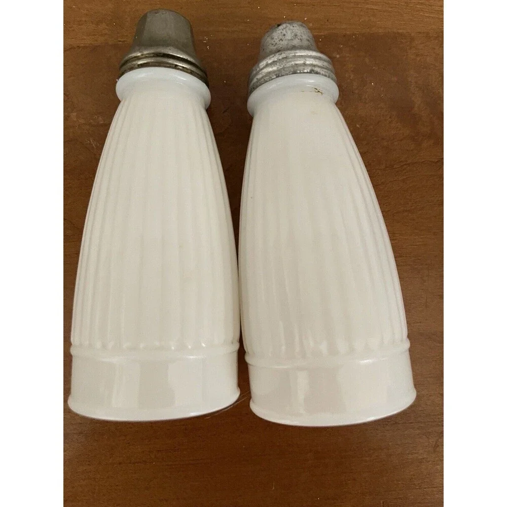 VTG Ribbed Milk Glass Cone Salt & Pepper Shakers set‎ 5 1/2' Metal Tops